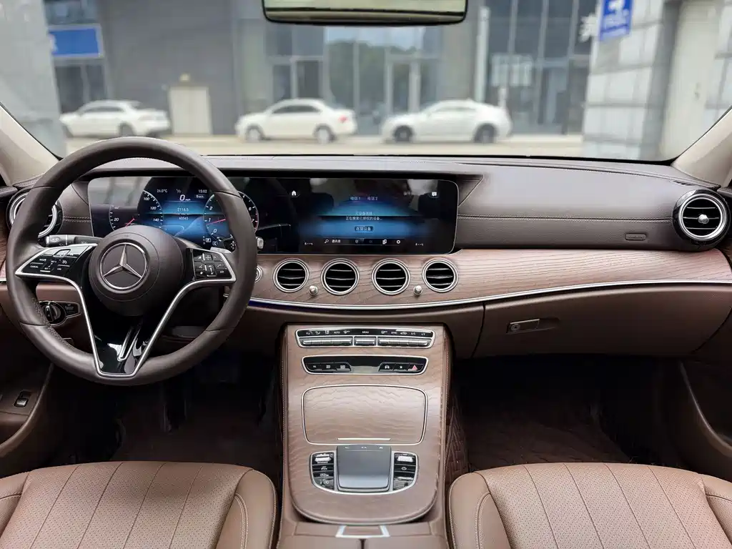 Mercedes-Benz E-Class — миниатюра 13