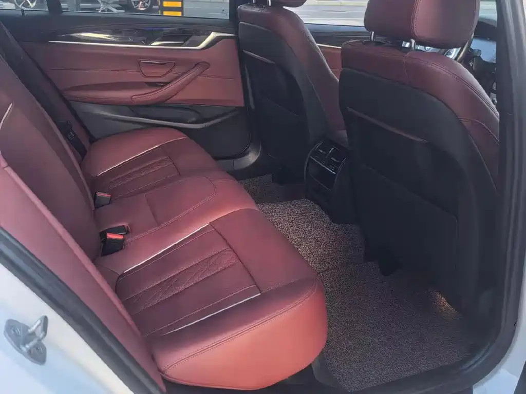 BMW 5 Series — миниатюра 5