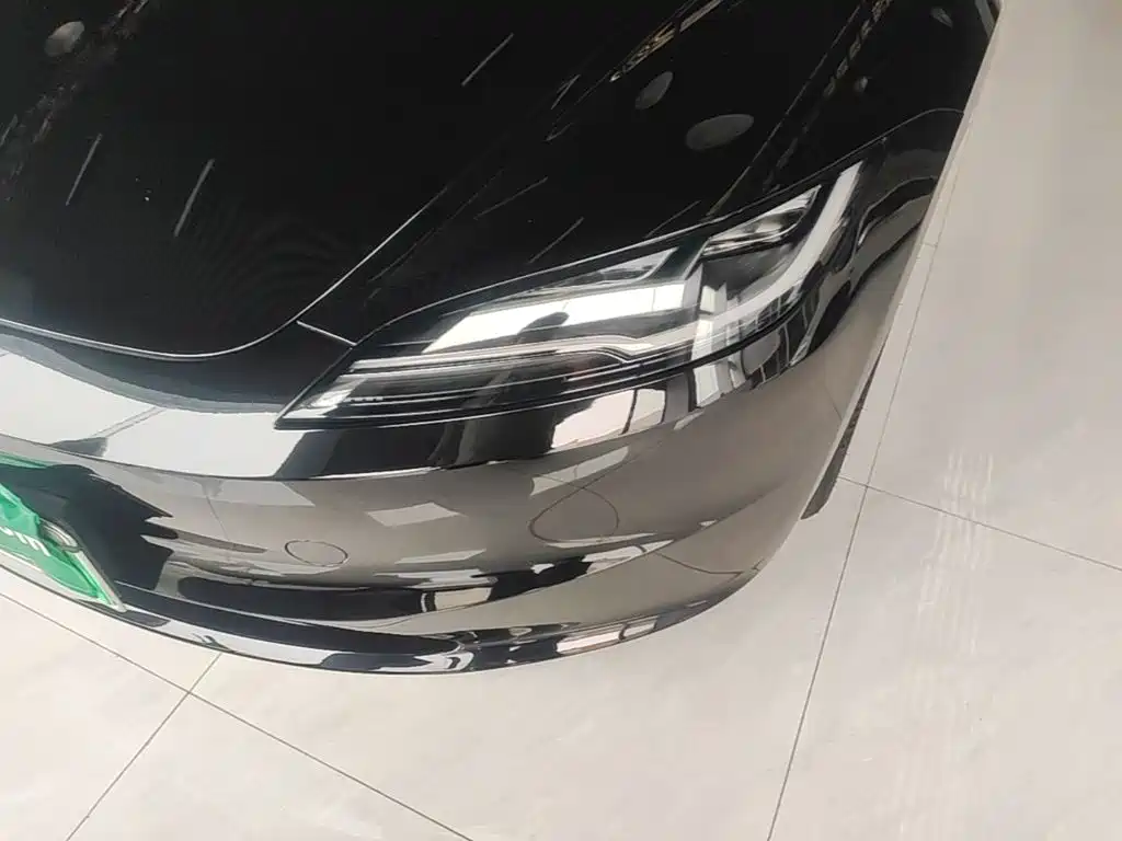 Tesla Model 3 — миниатюра 24