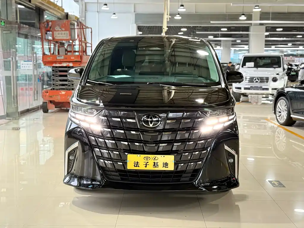 Toyota Alphard — миниатюра 2