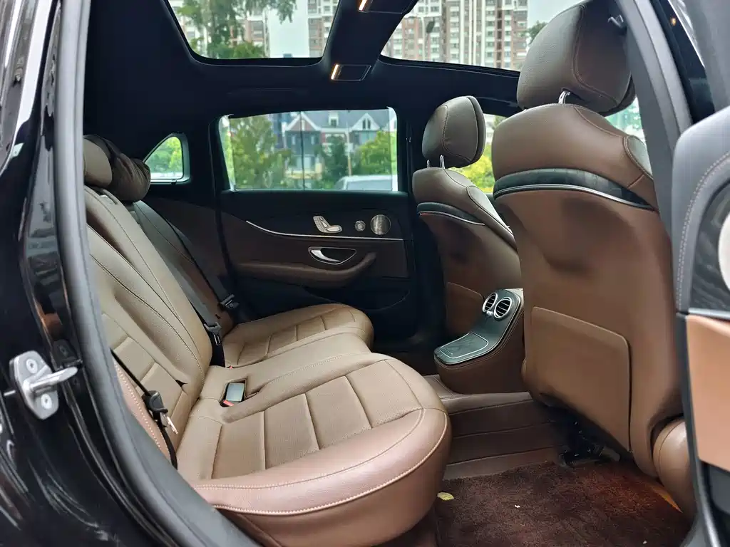 Mercedes-Benz E-Class — миниатюра 10