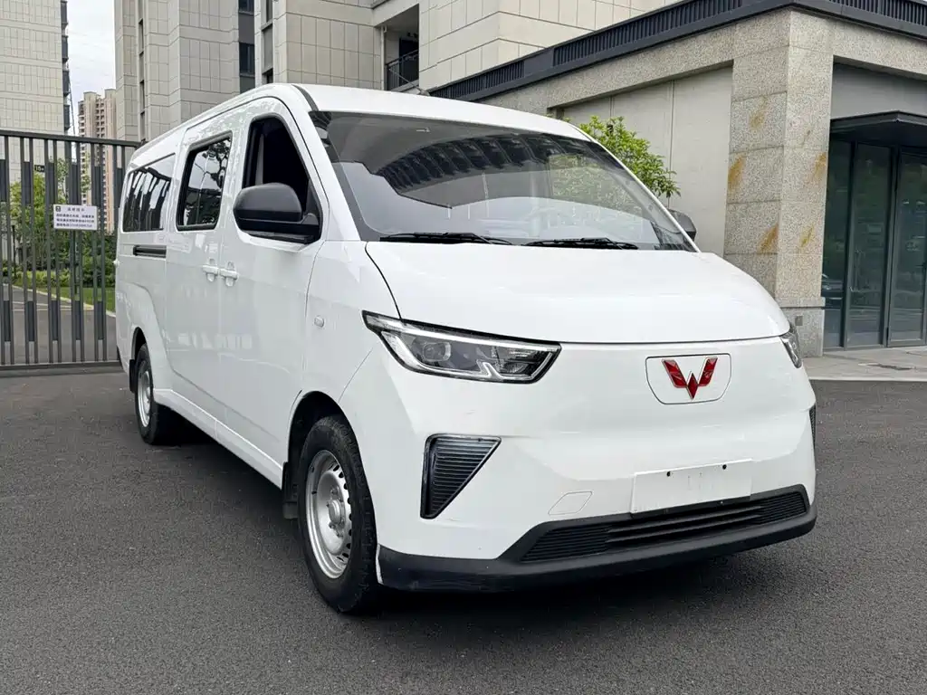 Wuling Yangguang — миниатюра 3