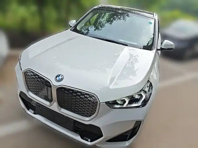 BMW iX1