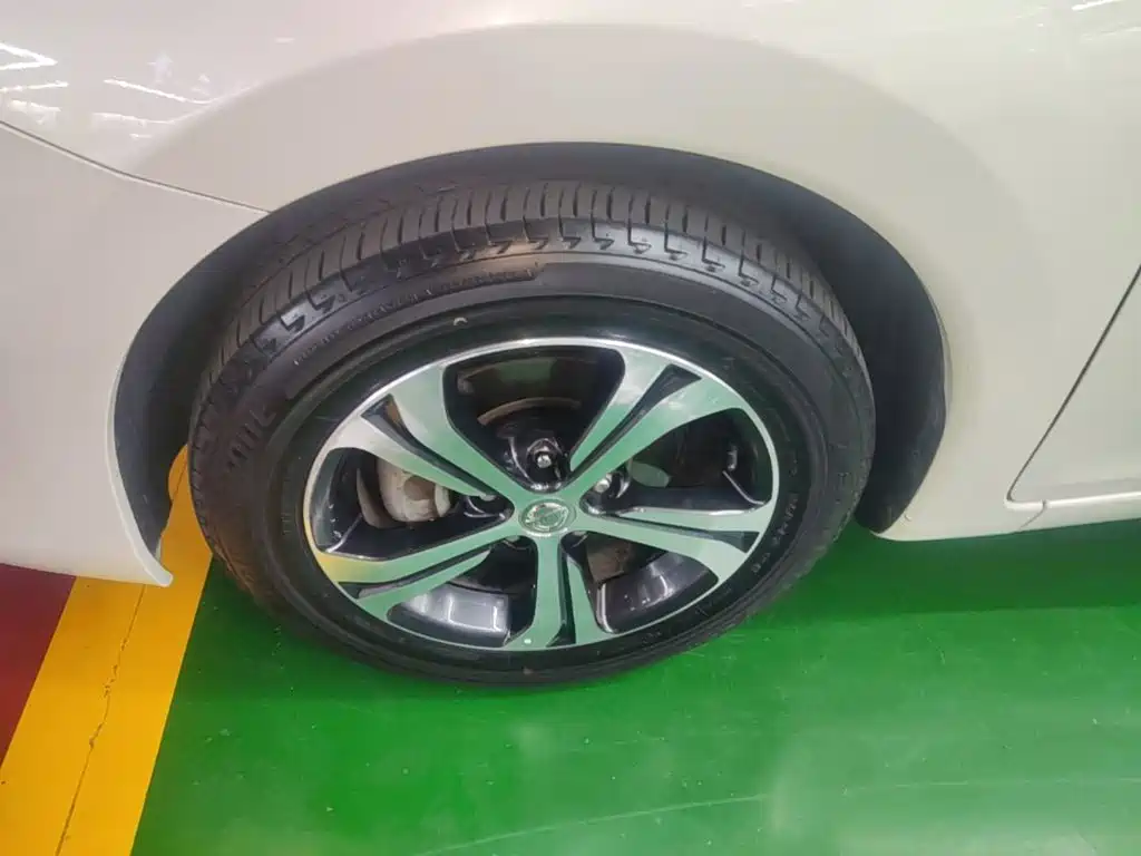 Nissan Tiida — миниатюра 23