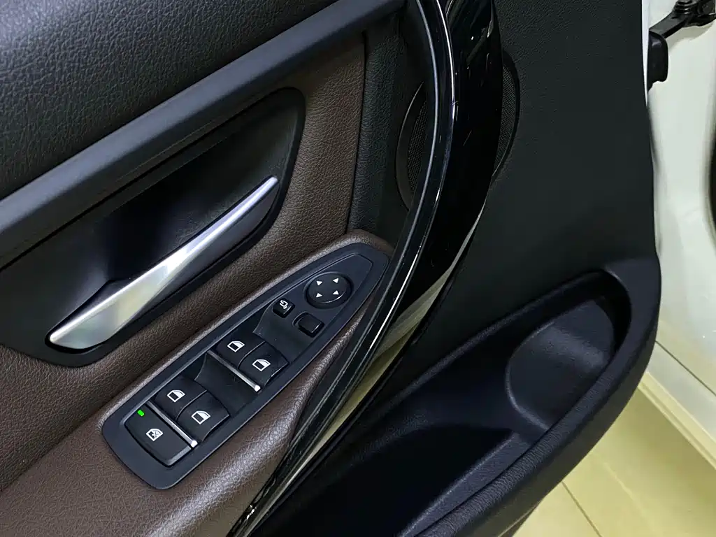 BMW 3 Series — миниатюра 12