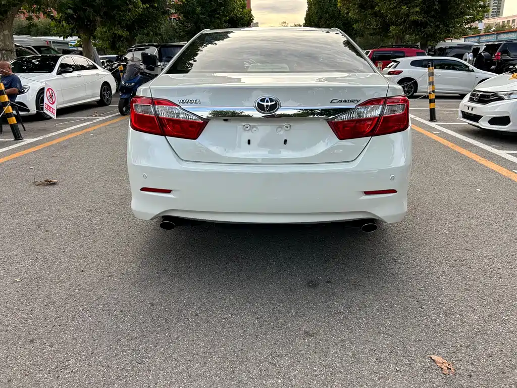 Toyota Camry — миниатюра 5