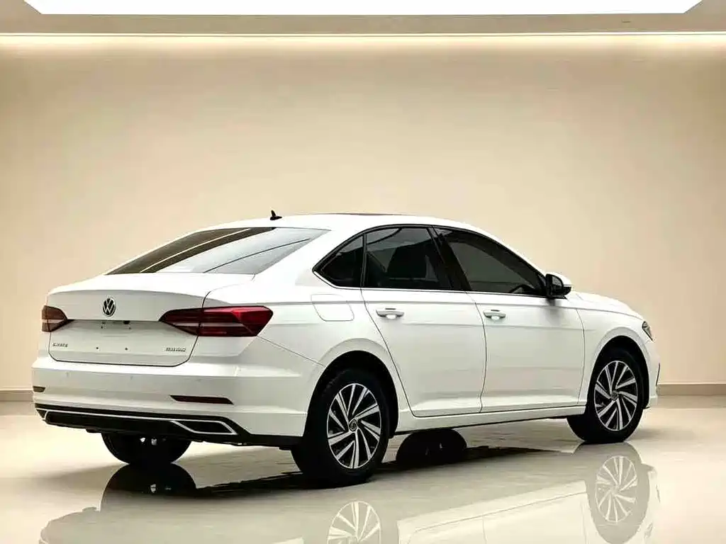 Volkswagen Lavida — миниатюра 2