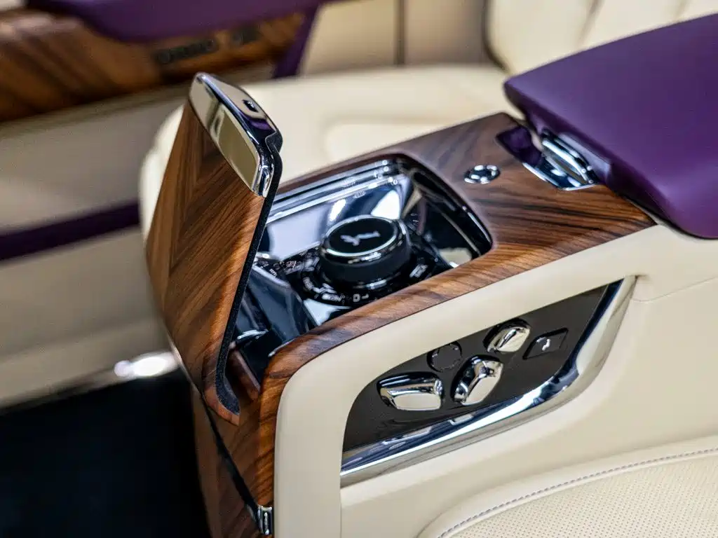 Rolls-Royce Cullinan — миниатюра 14
