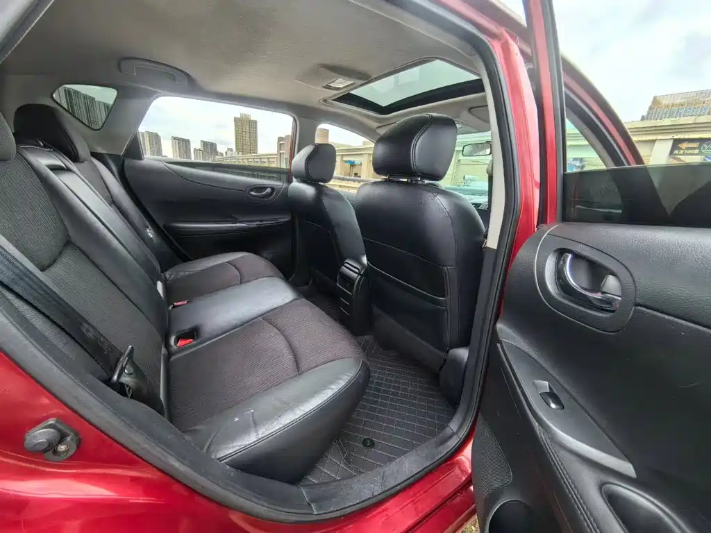Nissan Tiida — миниатюра 8