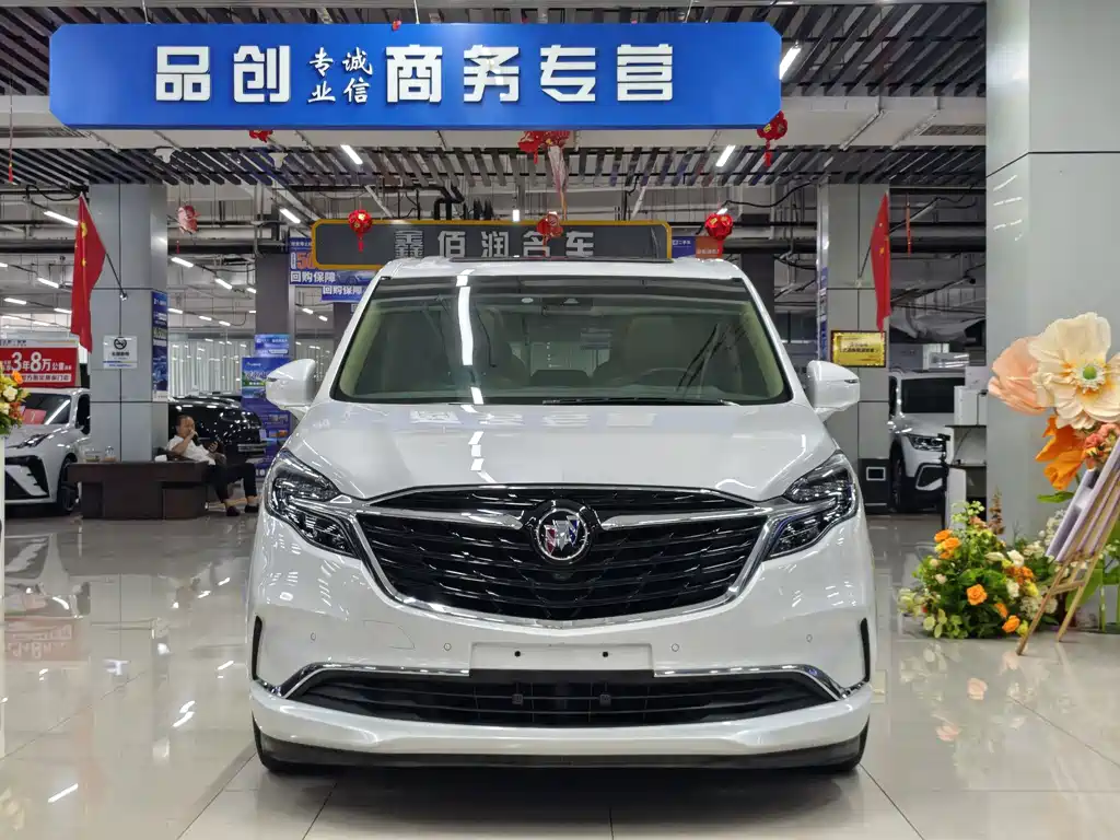 Buick GL8 — миниатюра 2