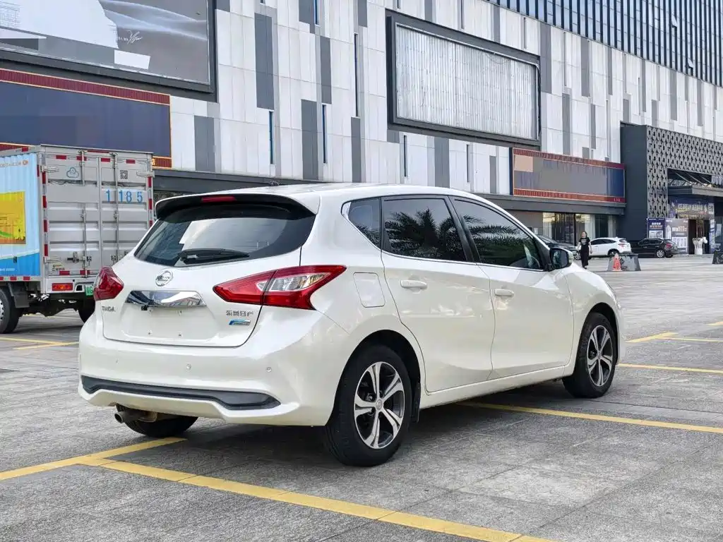 Nissan Tiida — миниатюра 5