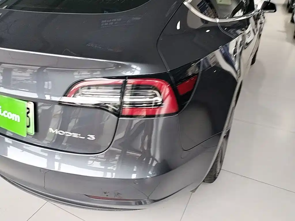 Tesla Model 3 — миниатюра 8
