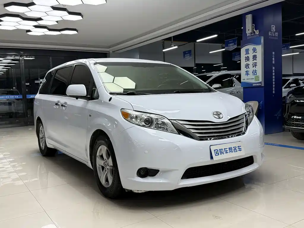 Toyota Sienna 3.5L 2WD LE, фото 3