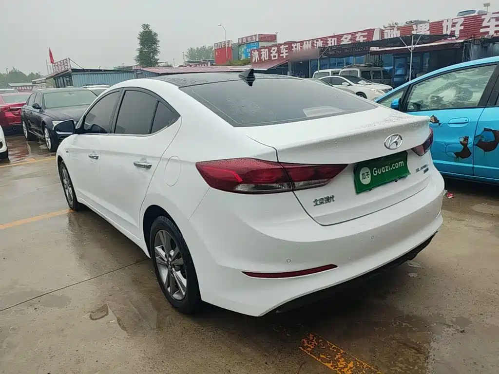 Hyundai Elantra — миниатюра 5