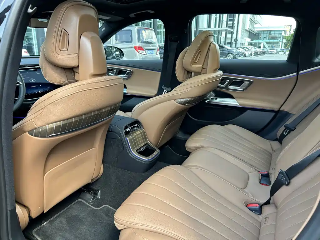 Mercedes-Benz E-Class — миниатюра 9