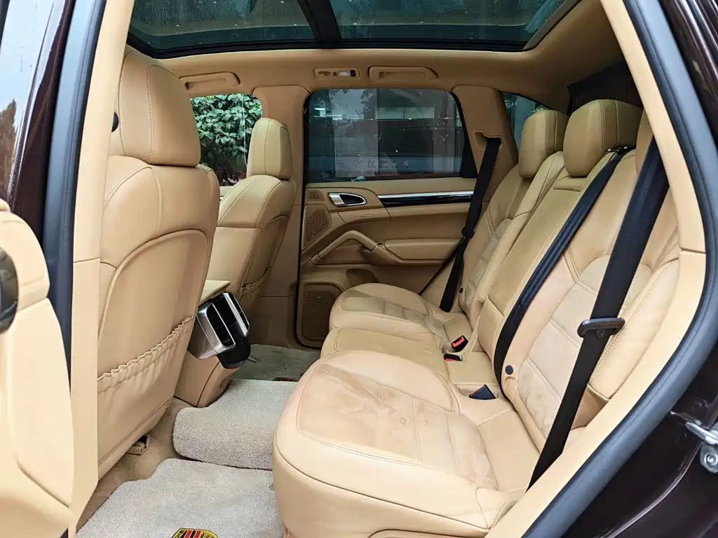 Porsche Cayenne — миниатюра 6