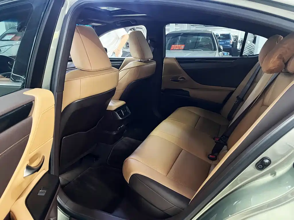Lexus ES — миниатюра 13