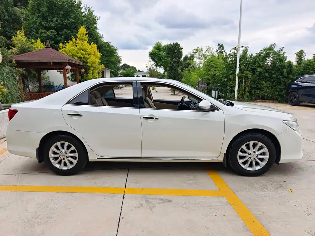 Toyota Camry — миниатюра 4