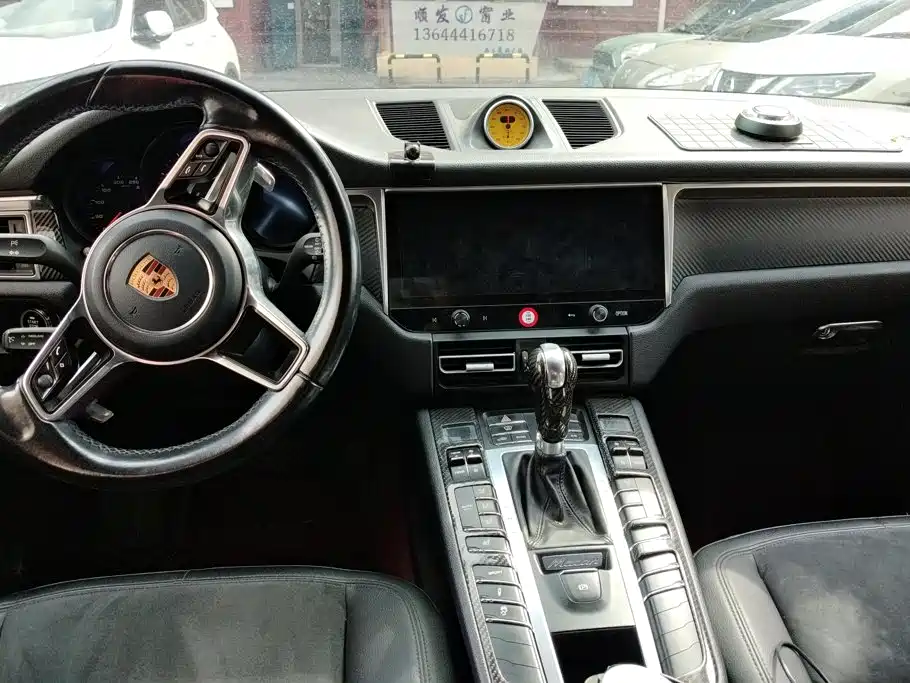 Porsche Macan — миниатюра 12