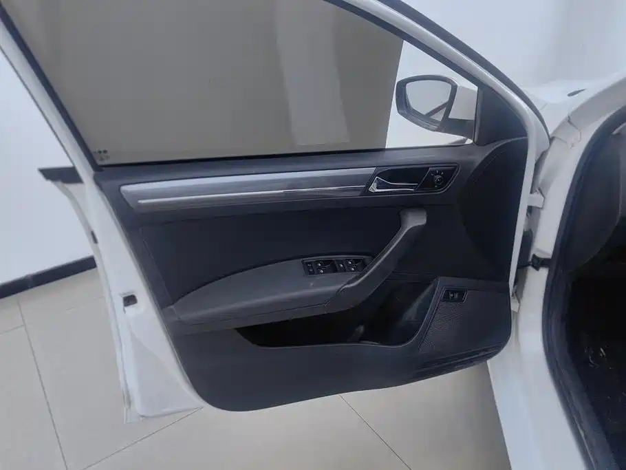 Volkswagen Santana — миниатюра 7