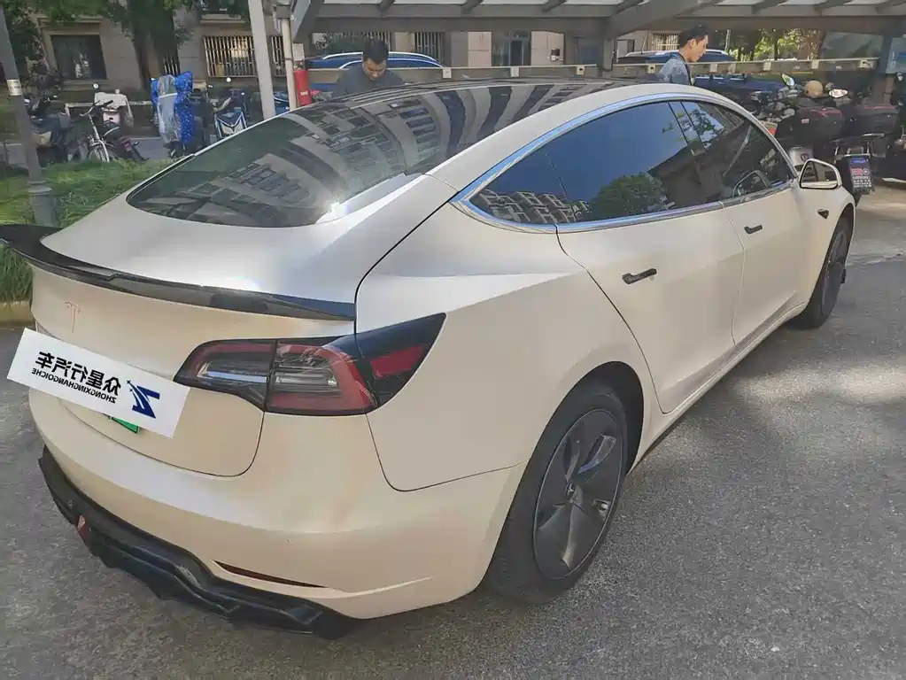 Tesla Model 3 — миниатюра 7