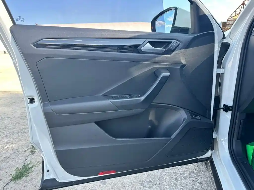 Volkswagen T-Roc — миниатюра 8