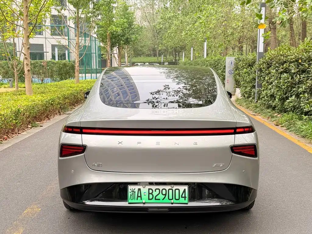 XPeng P7 — миниатюра 4