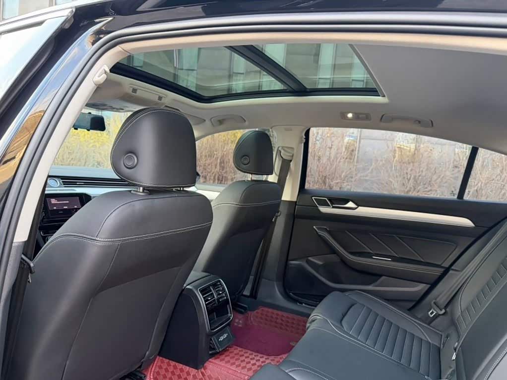 Volkswagen Magotan 1.4 л 2023 г. Чёрный, пробег 10000 км