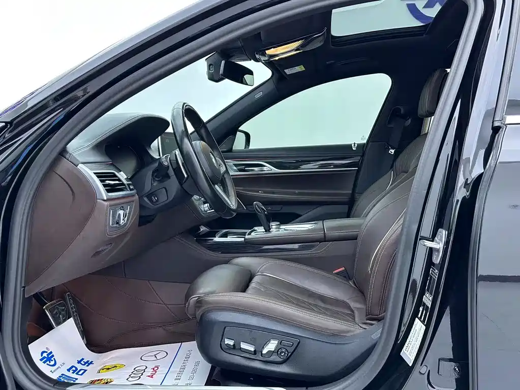 BMW 7 Series — миниатюра 8