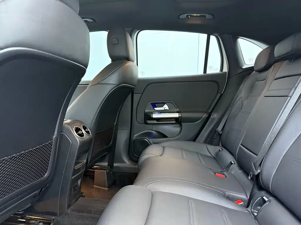 Mercedes-Benz GLA — миниатюра 10