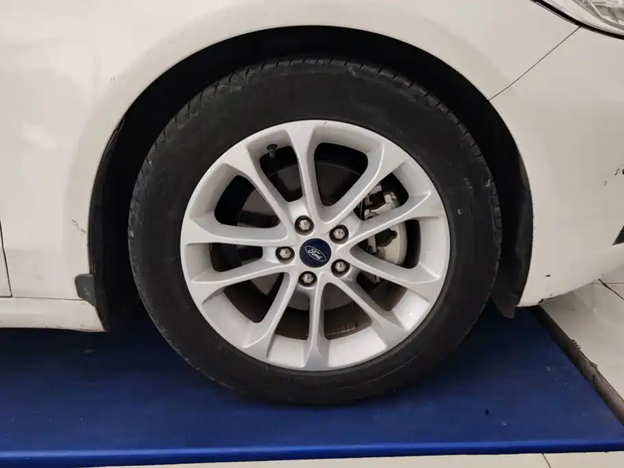 Ford Mondeo — миниатюра 6