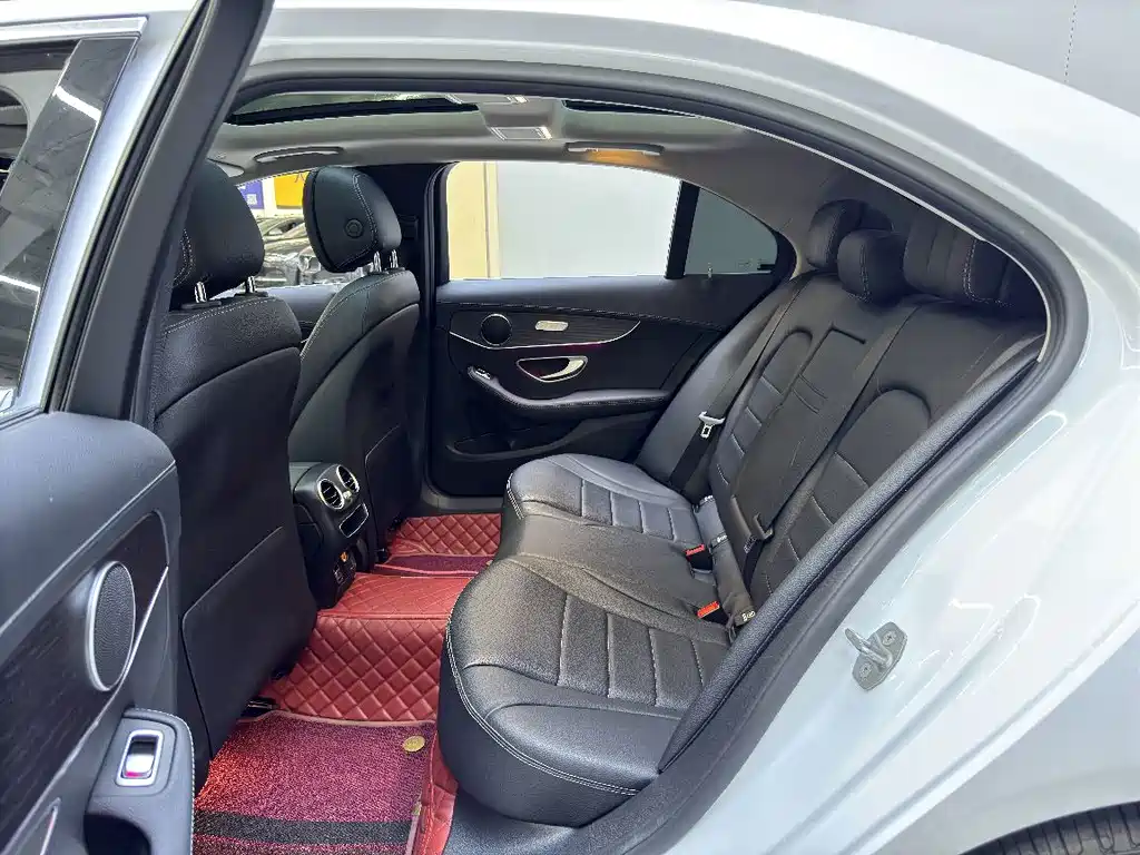 Mercedes-Benz C-Class — миниатюра 13