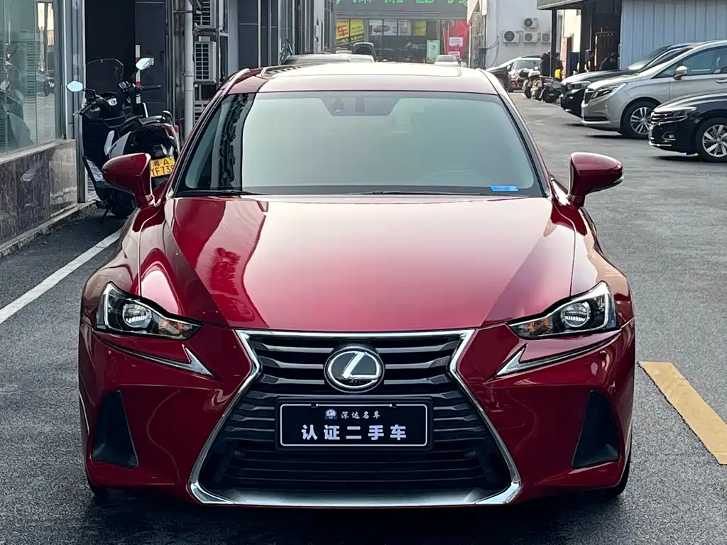 LEXUS IS