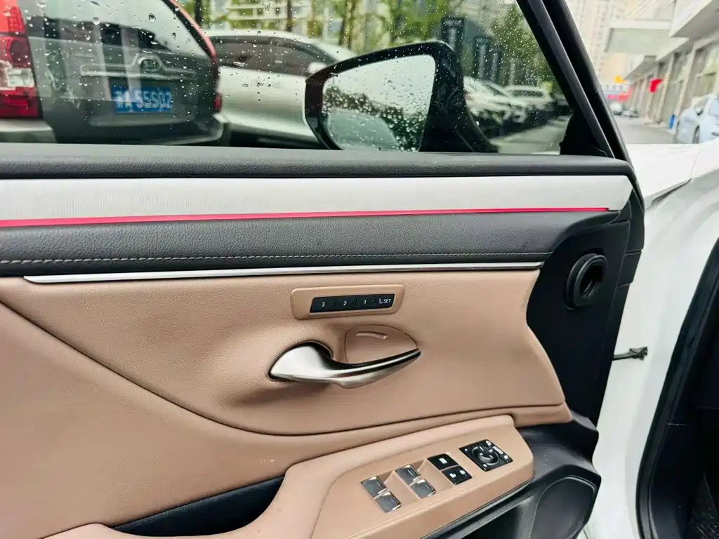 Lexus ES — миниатюра 5