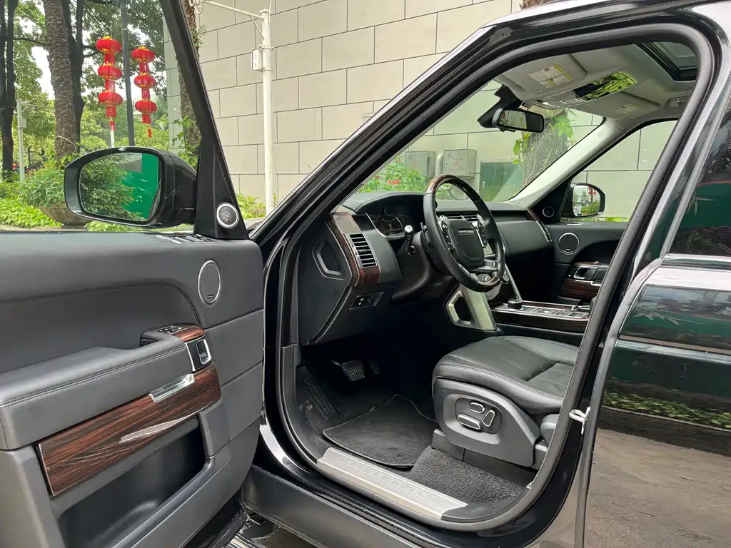 Land Rover Range Rover — миниатюра 4