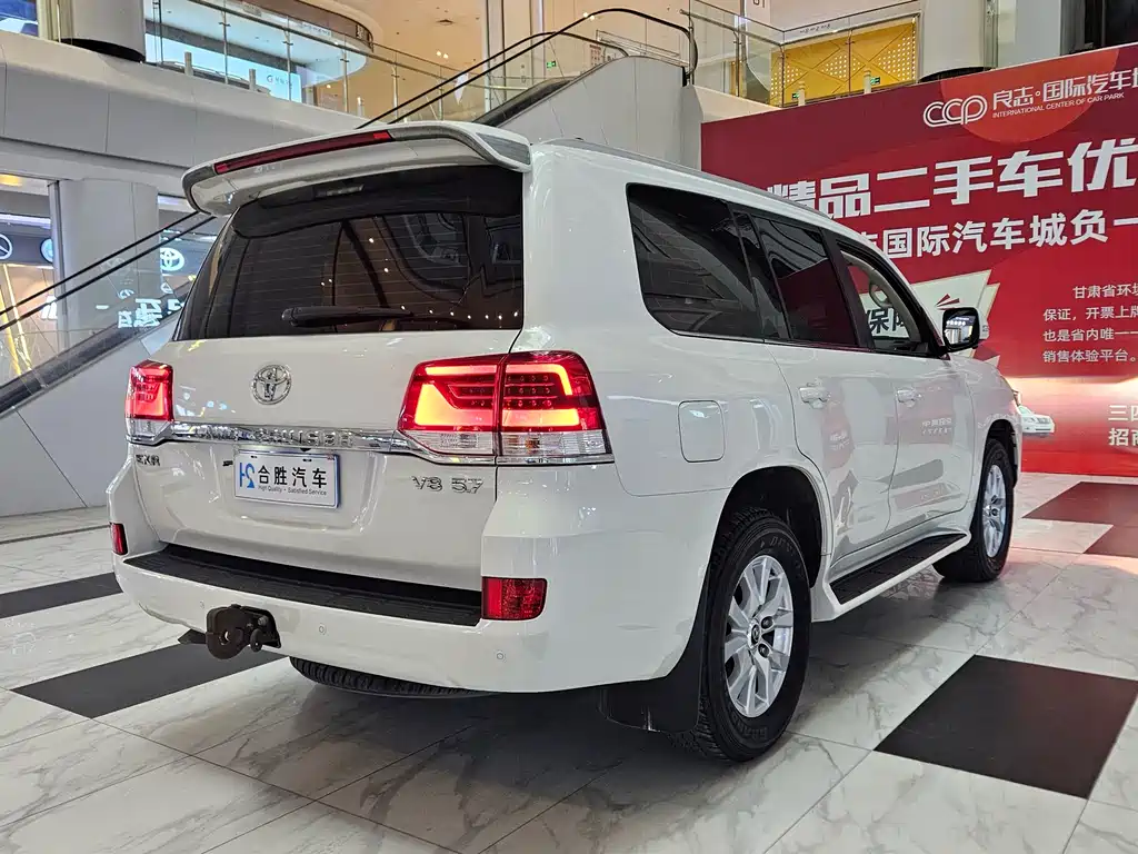 Toyota Land Cruiser 2018 5.7L AT
