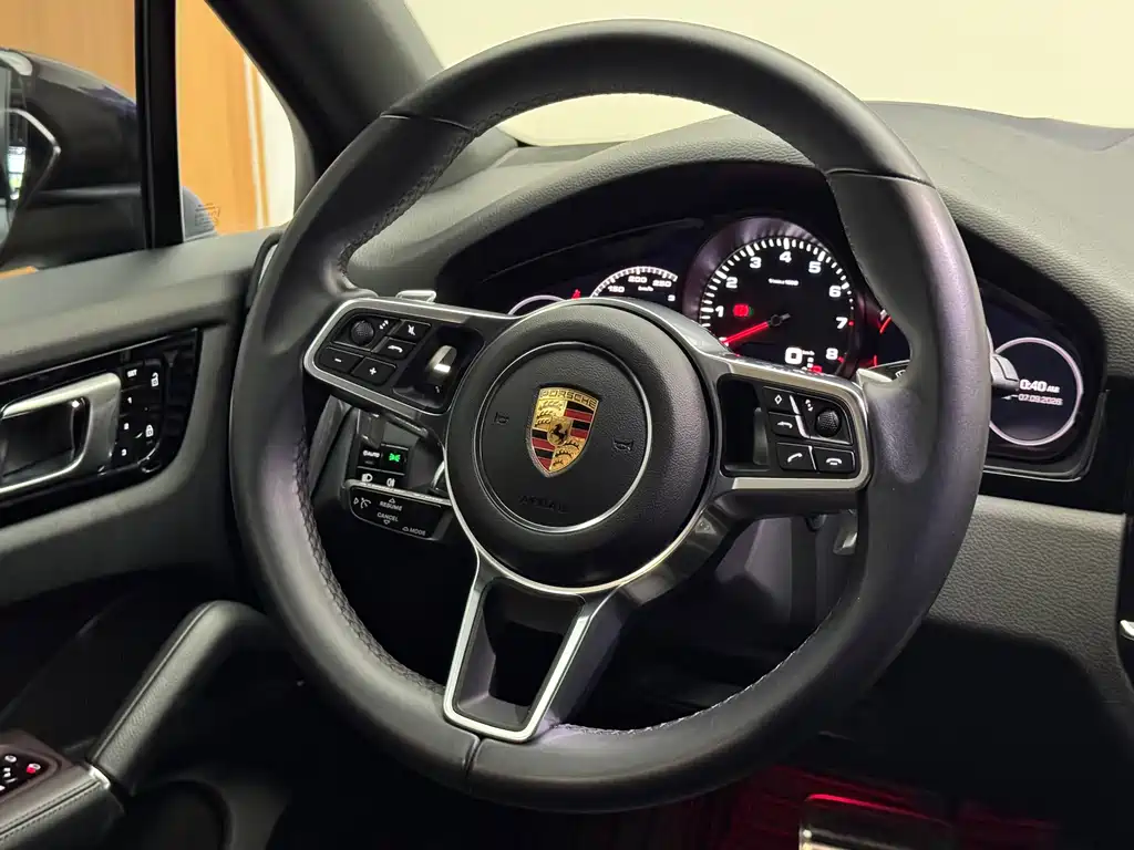 Porsche Cayenne — миниатюра 12