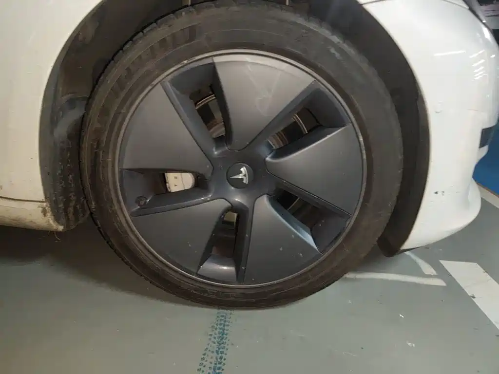 Tesla Model 3 — миниатюра 9