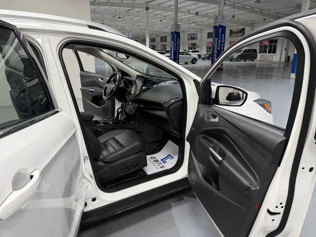 Ford Kuga — миниатюра 10
