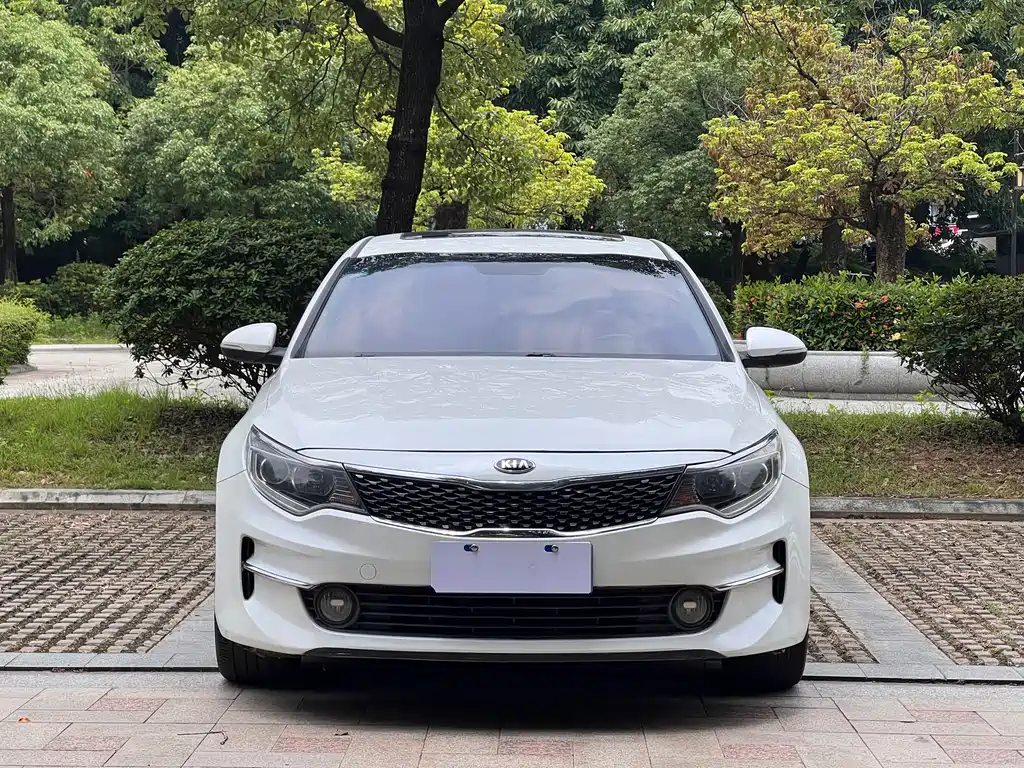 Kia K5 2016 2.0L AT LUX