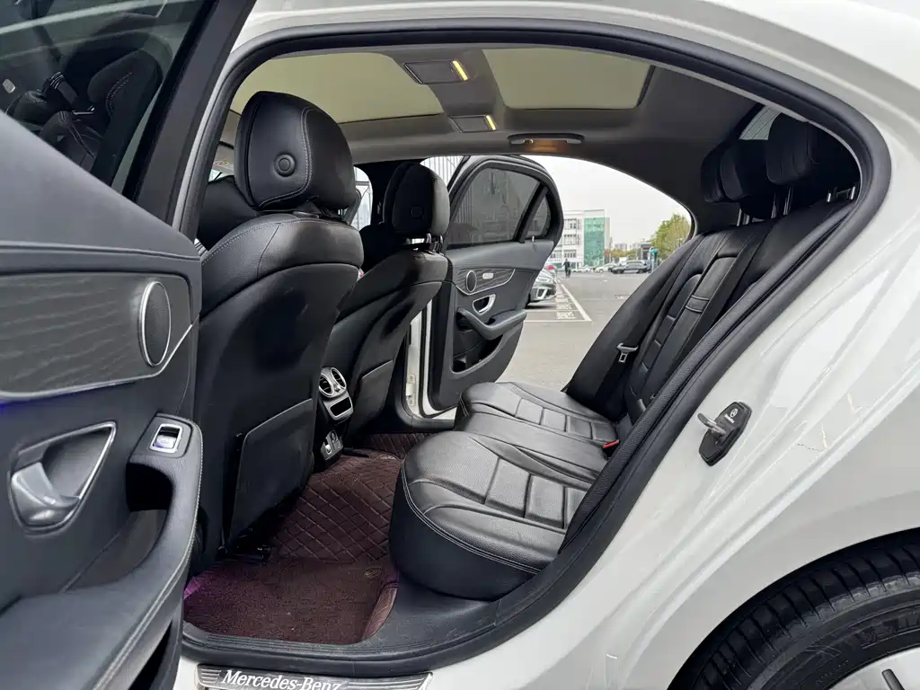 Mercedes-Benz C-Class — миниатюра 11