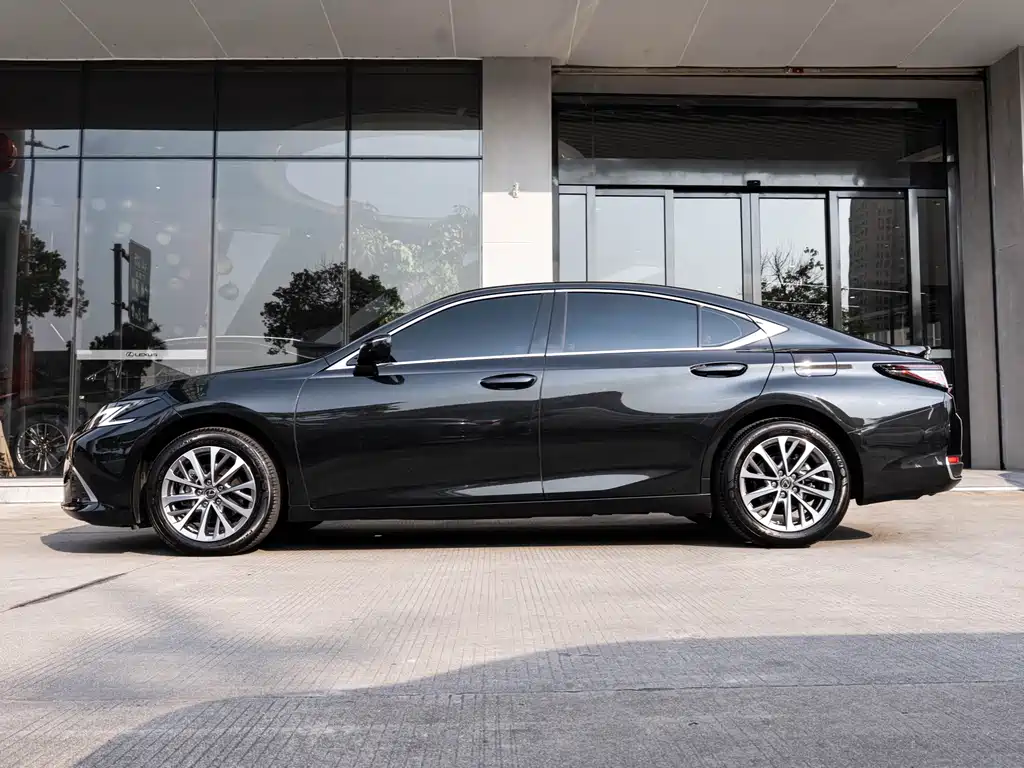 Lexus ES 2025 300h Premium