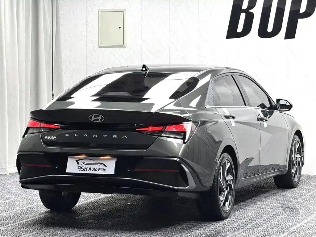 Hyundai Elantra — миниатюра 11
