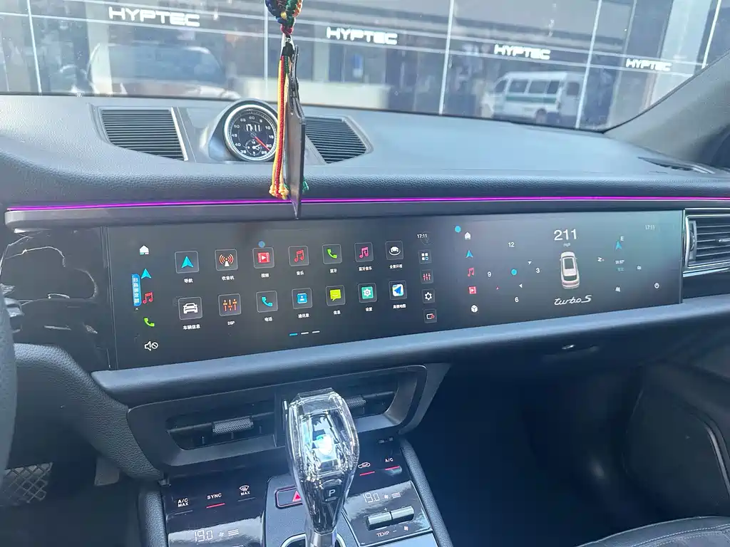 Porsche Macan — миниатюра 16