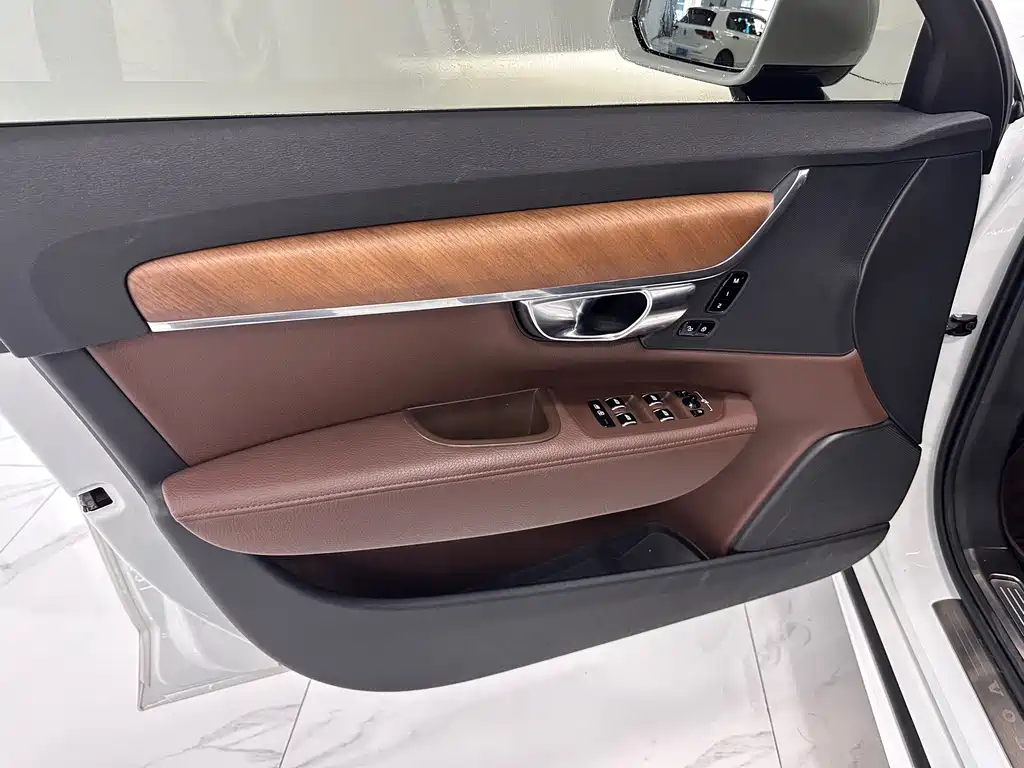 Volvo S90 — миниатюра 4