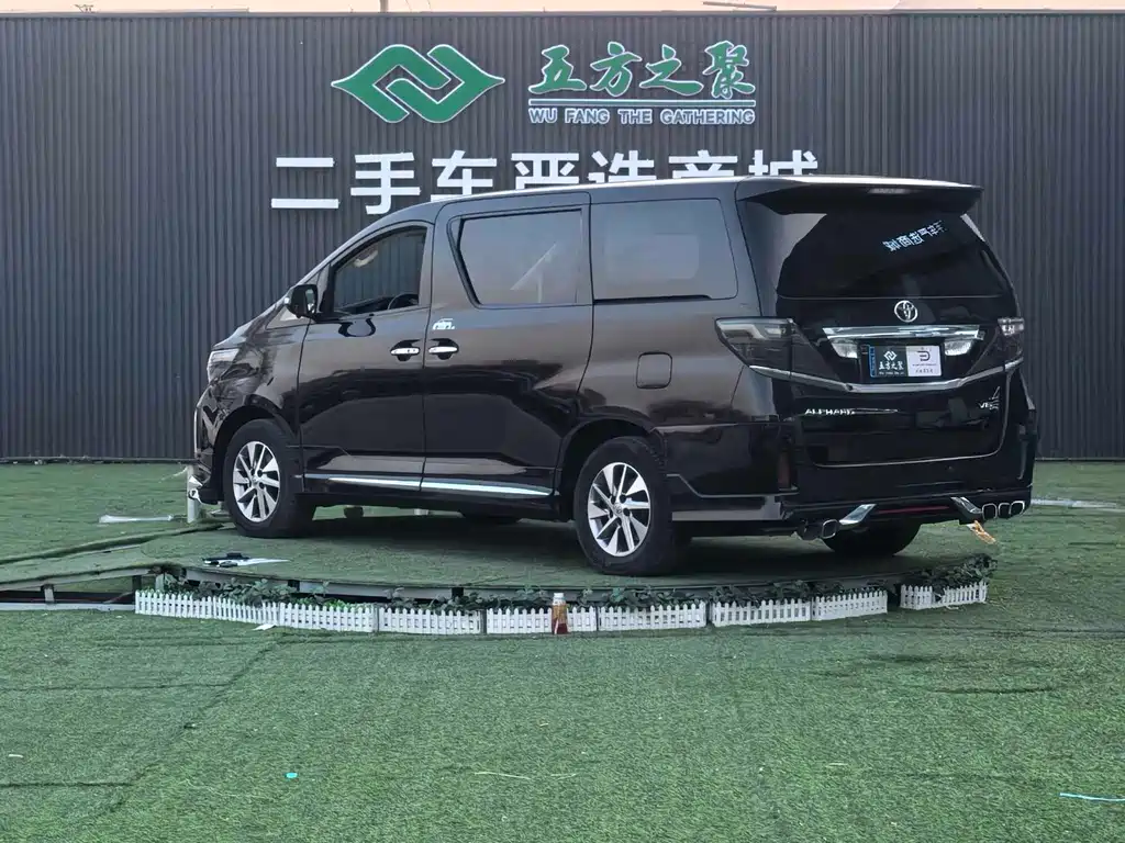 Toyota Alphard — миниатюра 22