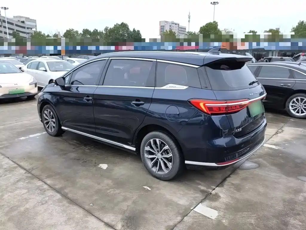 BYD MAX — миниатюра 5