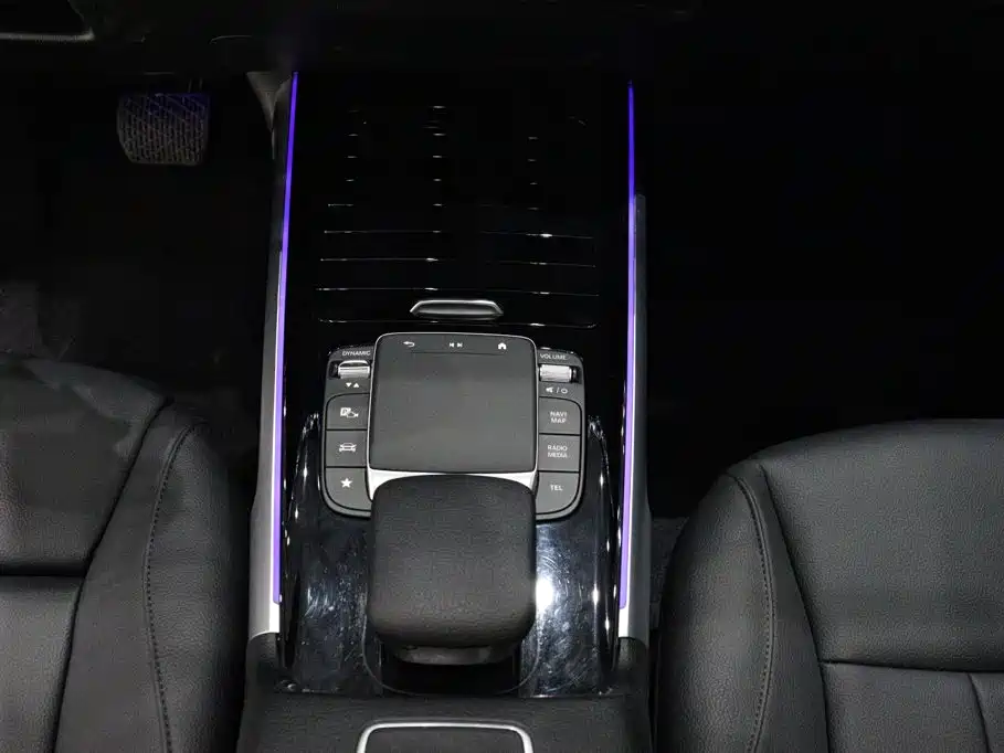 Mercedes-Benz GLB — миниатюра 10