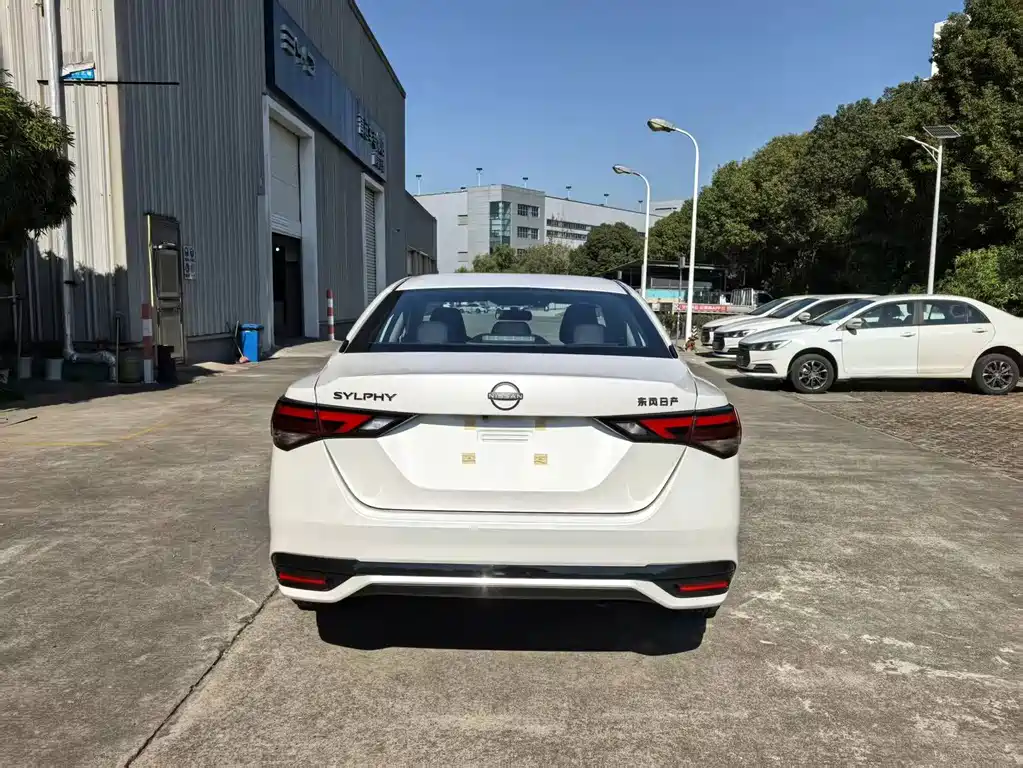 Nissan Sylphy — миниатюра 9