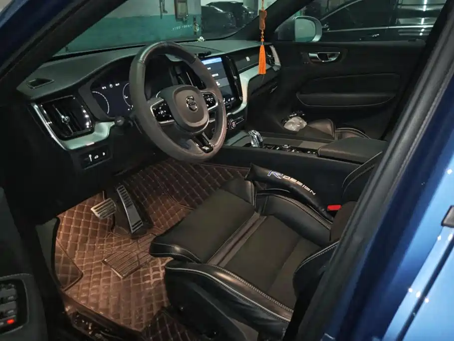 Volvo XC60 PHEV — миниатюра 9